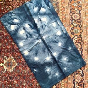 Upstate upstate raw silk scarf, White and indigo - 42 by 72